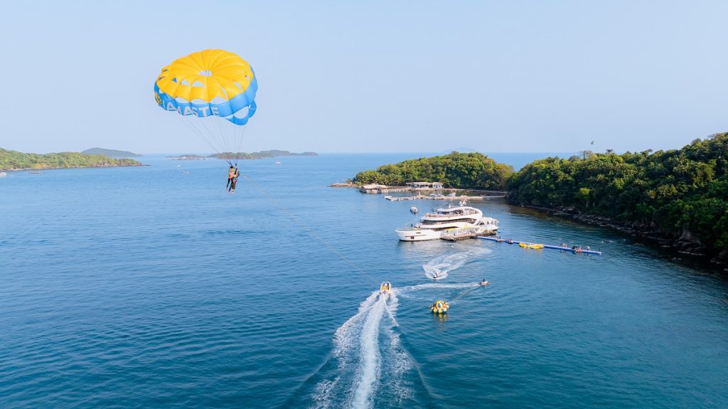 Dù bay trên biển (Parasailing)