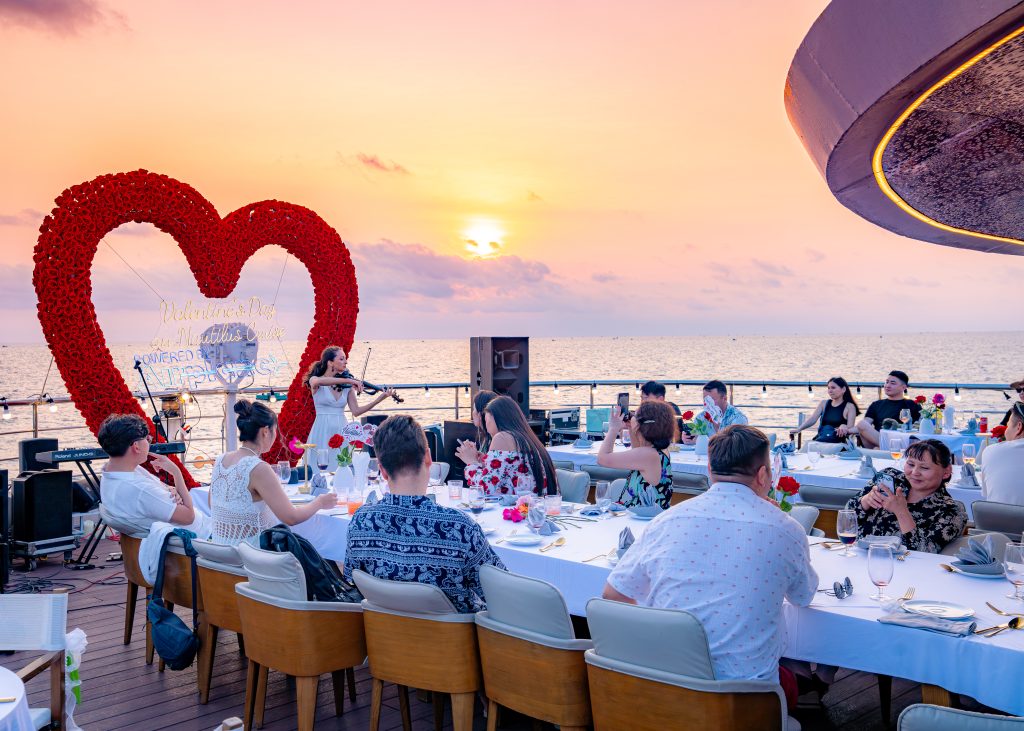 Tận hưởng tiệc tối với set menu đa dạng từ các nguyên liệu tươi sống