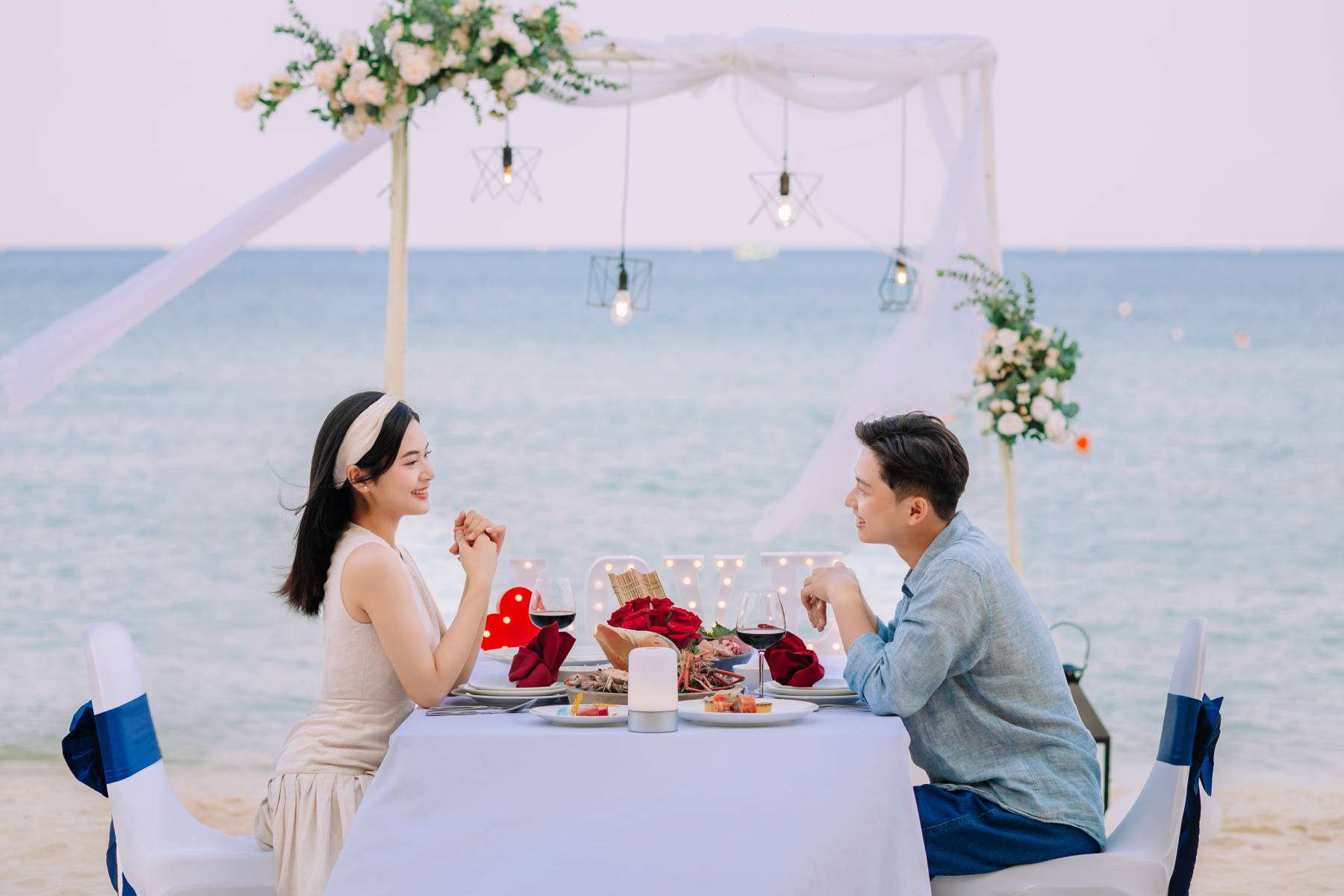 Bữa trưa dịu thơ trên bờ biển