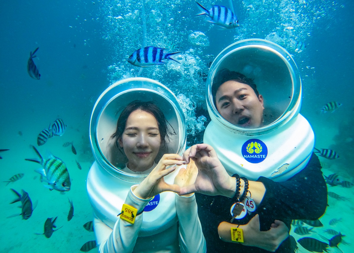 Đi bộ dưới biển