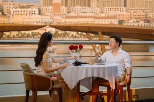 Trải nghiệm ăn tối trên biển