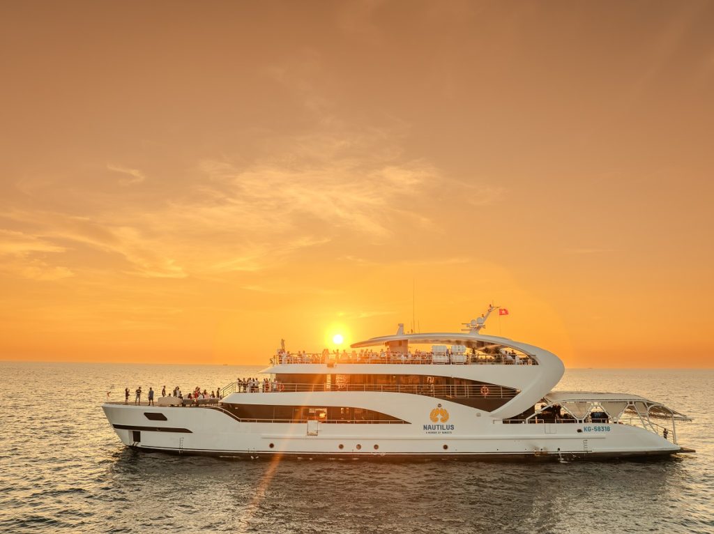 Du Thuyền Nautilus – Điểm Check-in Triệu Like và Hơn Thế Nữa!